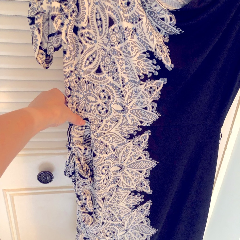 BCBG MAXAZARIA Dark Navy Blue, White and Grey Dress bodycon with side ruching. - Picture 4 of 6